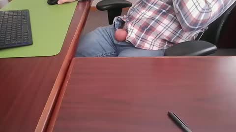 Snapshot of ifuk1stdate chatting on January 2025 04:04:02 PM Hung office Stud online show from January 2025 04:04:02 PM