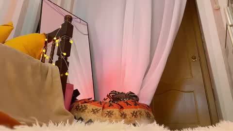 Emmy  help me reach 100 thumbs up online show from March 2026 06:33:01 PM