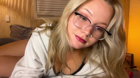 Snapshot of iheartcassie2844 chatting on January 2025 04:02:01 AM cassie online show from January 2025 04:02:01 AM