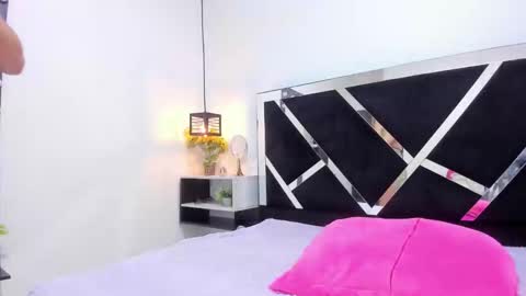 Isabella online show from November 2025 01:55:01 PM