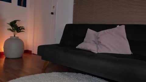 Lua     online show from January 2026 01:32:01 AM