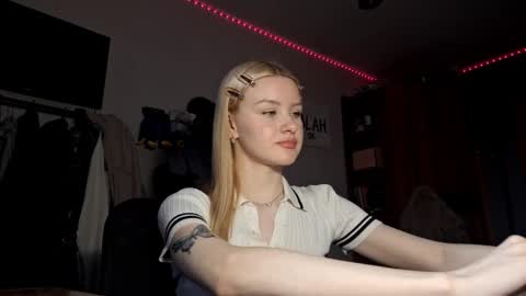 ShyLuna online show from February 2026 05:25:02 AM