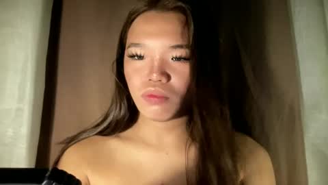 Snapshot of ill_moan_foryouxx chatting on December 2025 01:44:02 AM QUEEN KATH online show from December 2025 01:44:02 AM