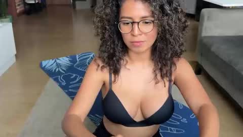 Kloe online show from January 2025 10:12:02 PM