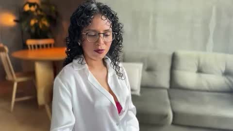 Kloe online show from September 2025 07:03:02 PM