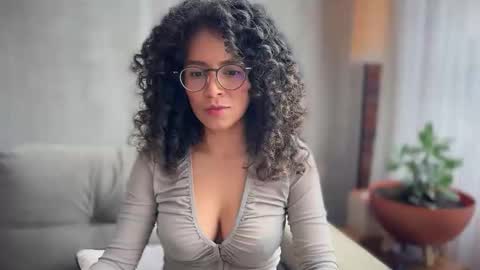 Kloe online show from October 2025 06:47:02 PM