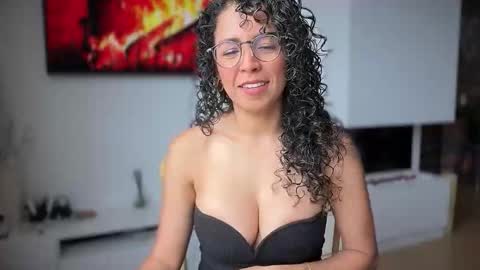 Kloe online show from April 2026 06:42:01 PM