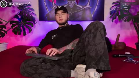 Snapshot of im_bryan chatting on October 2025 01:35:01 AM Bryan online show from October 2025 01:35:01 AM