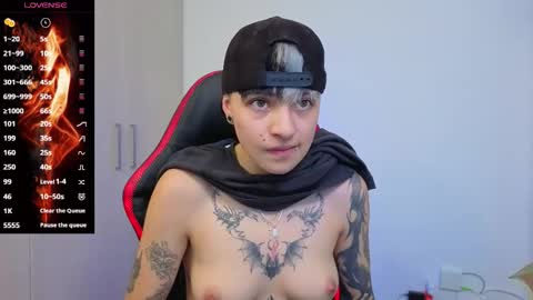 Laia online show from December 2025 07:53:02 PM