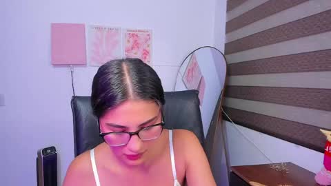 Mia online show from May 2026 02:52:02 AM
