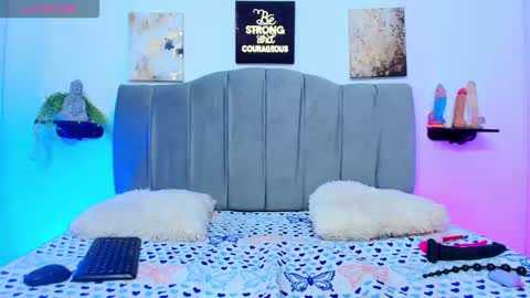 im_riley_ online show from November 2025 07:45:02 PM