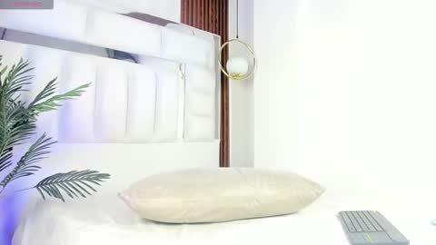 Snapshot of im_tyra chatting on November 2025 06:37:01 AM im_tyra online show from November 2025 06:37:01 AM