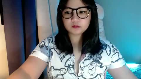 cherryl online show from November 2025 07:37:01 PM