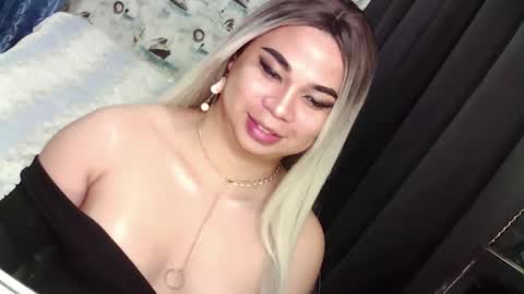 Snapshot of im_ur_sidechic8 chatting on February 2025 07:09:01 PM zhy online show from February 2025 07:09:01 PM