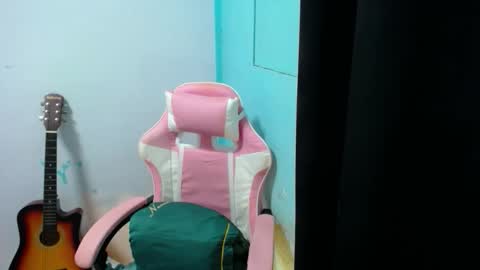 Snapshot of im_your_sexy_wifexxx chatting on October 2025 07:23:01 AM Ms. M online show from October 2025 07:23:01 AM