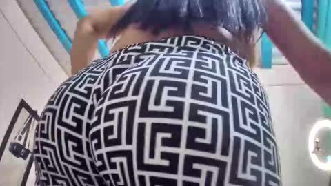 mia latina online show from March 2026 04:02:01 PM