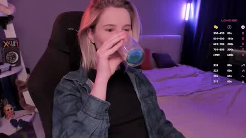 Mia online show from March 2026 11:03:02 AM