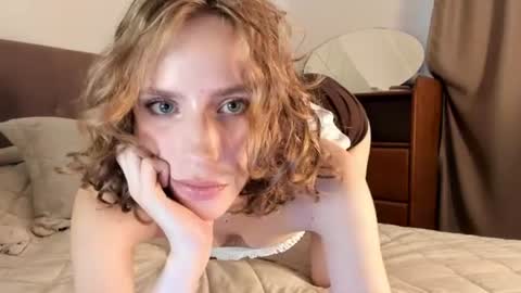 Snapshot of imogensy chatting on June 2026 02:21:01 PM my name Imo Fansly online show from June 2026 02:21:01 PM