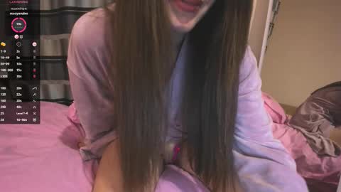 Snapshot of imsiri chatting on December 2025 06:38:01 PM Siri online show from December 2025 06:38:01 PM