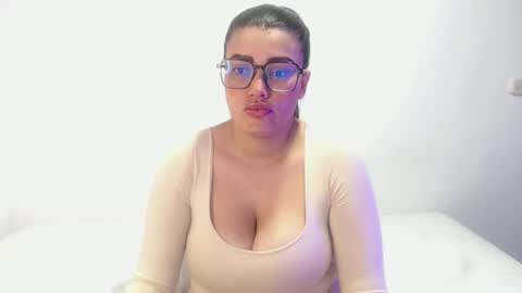 imsweetlips online show from October 2025 07:48:01 PM