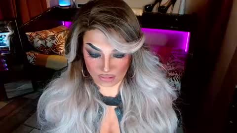 QUEEN MADI  online show from June 2026 10:14:02 PM