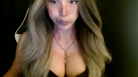 Queen Gwen online show from October 2025 12:45:01 AM