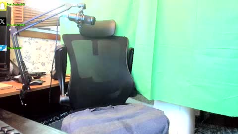 Snapshot of incredibleballbusting chatting on September 2025 06:57:02 PM Beau Beckett online show from September 2025 06:57:02 PM