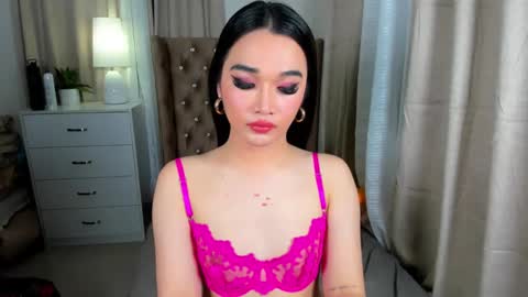 indestructabletrixie online show from December 2024 01:12:02 PM