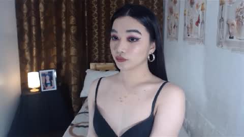 indestructabletrixie online show from January 2025 05:02:01 PM