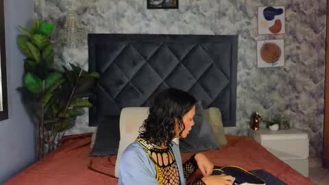 Snapshot of indi_rave chatting on November 2025 01:11:01 PM INDI online show from November 2025 01:11:01 PM