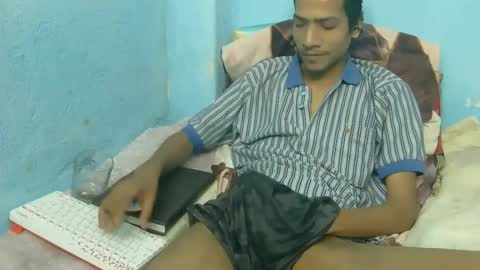 Snapshot of indian_bengali_boy chatting on November 2025 06:33:02 PM Suman Leo online show from November 2025 06:33:02 PM