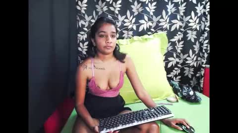 Snapshot of indian_leah chatting on December 2025 08:01:02 AM leah online show from December 2025 08:01:02 AM