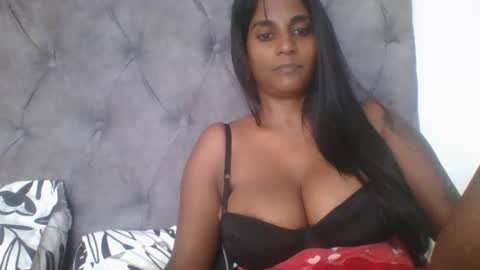 Snapshot of indianjasmin chatting on January 2025 10:03:01 AM priya online show from January 2025 10:03:01 AM