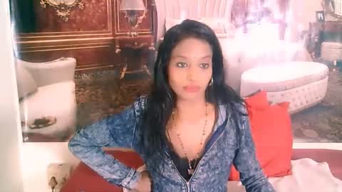 Leah online show from September 2025 07:19:02 PM