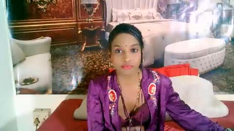 Leah online show from October 2025 06:05:01 PM