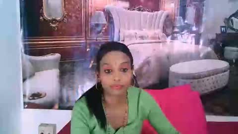 Leah online show from October 2025 05:33:02 AM