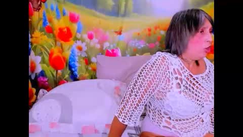 indianroxy27 online show from April 2026 07:01:02 PM