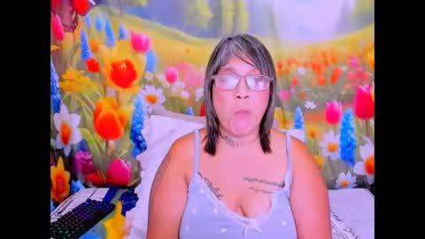 indianroxy27 online show from April 2026 07:25:01 PM