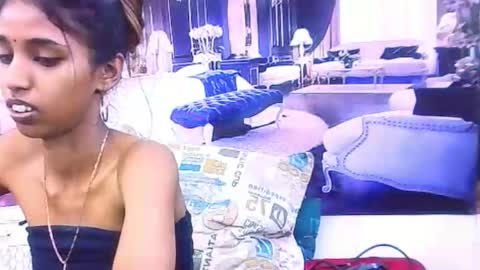 indiansexyslender4u2luv online show from November 2025 05:17:02 AM