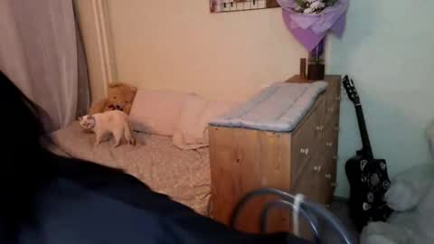 Mia online show from April 2026 06:10:01 PM