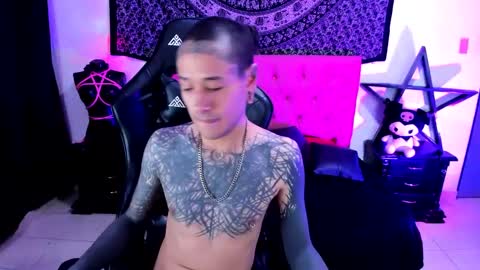 Snapshot of ink_u_buzz chatting on December 2024 01:39:02 AM Dani online show from December 2024 01:39:02 AM