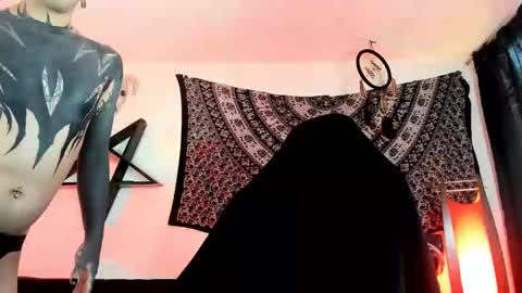 Snapshot of ink_u_buzz chatting on November 2025 04:56:01 PM Dani online show from November 2025 04:56:01 PM