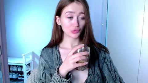 Lina online show from January 2025 01:49:01 PM