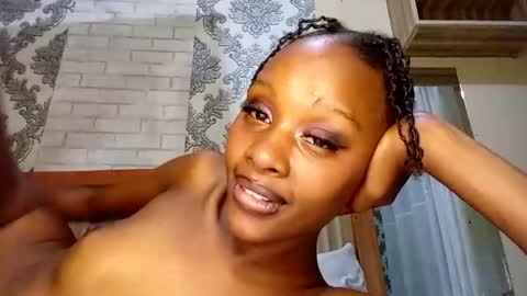 Snapshot of innocentcuteface chatting on October 2025 06:40:01 PM Amber online show from October 2025 06:40:01 PM