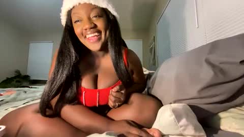 Snapshot of innocentfreaklola chatting on December 2025 02:16:02 AM Lola online show from December 2025 02:16:02 AM