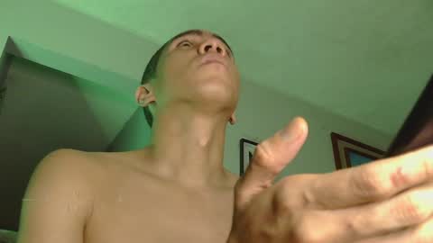 Snapshot of innocentsweetboy chatting on February 2025 03:33:01 AM Aaron online show from February 2025 03:33:01 AM