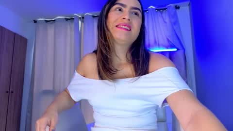 Innoocent Luna online show from November 2025 04:42:01 PM