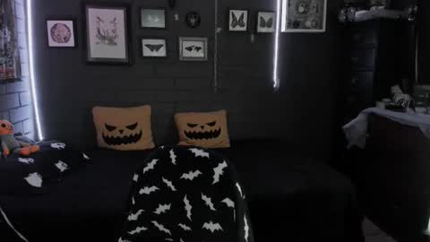 Snapshot of insania_999 chatting on December 2025 05:08:02 PM SANIA online show from December 2025 05:08:02 PM