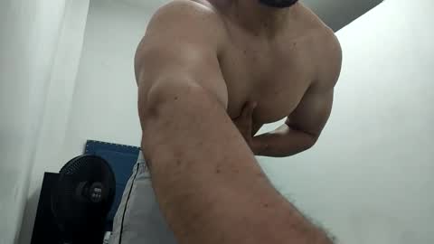 Snapshot of insistente chatting on December 2025 05:52:02 PM INSTAGRAM camilodlx online show from December 2025 05:52:02 PM