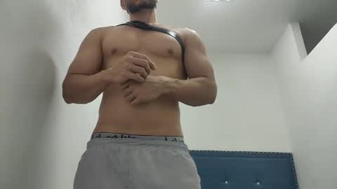 Snapshot of insistente chatting on December 2025 07:43:01 PM INSTAGRAM camilodlx online show from December 2025 07:43:01 PM